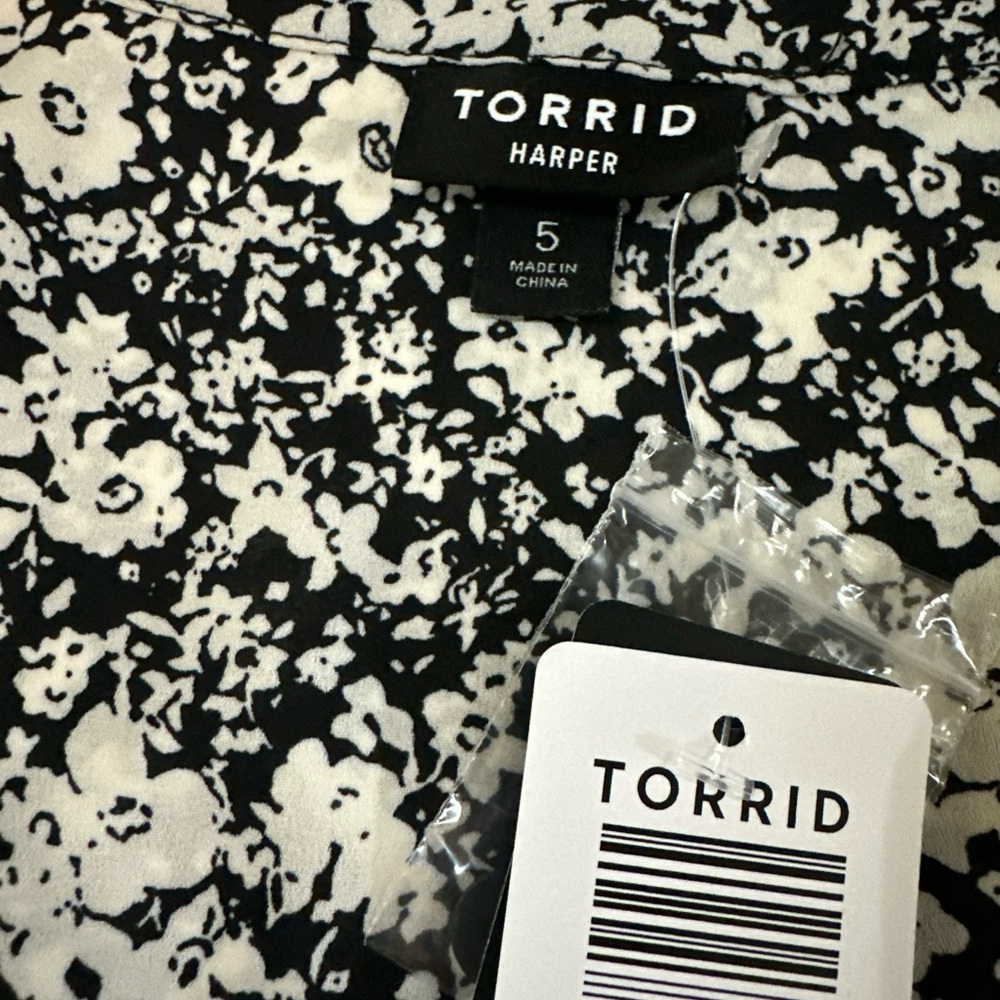 Torrid‎ NWT Harper Georgette Ruched ShortSleeve Blouse Rorschach Floral Size 5X - Picture 9 of 14